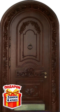 Металлическая арочная парадная дверь с кнокером, отбойником и массивом с резьбой