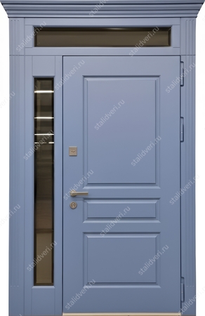 Входная утепленная термодверь с неподвижными остекленными вставками, карнизом и отделкой МДФ с покраской эмалью