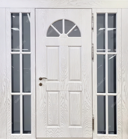 Парадная входная группа с терморазрывом, остеклением и панелями МДФ белого цвета со шпоном