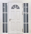 Парадная входная группа с терморазрывом, остеклением и панелями МДФ белого цвета со шпоном