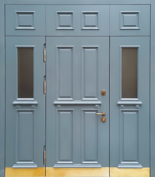 Парадная входная остекленная группа с терморазрывом, латунными отбойниками и окрашенными панелями МДФ с багетом