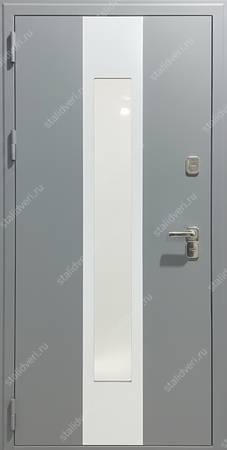 Входная термодверь с остеклением и серой полимерной покраской цвета RAL 7032