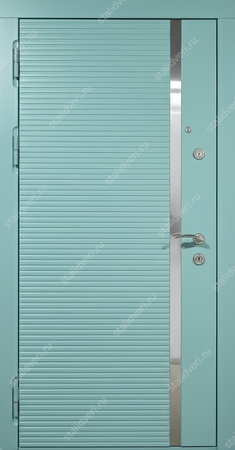 Металлическая дверь с отделкой из окрашенных бирюзовых панелей МДФ (RAL 6034) с вертикальной хромированной полосой Металлическая дверь с отделкой из окрашенных бирюзовых панелей МДФ (RAL 6034) с вертикальной хромированной полосой