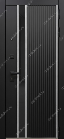 Металлическая дверь с вертикальными полосами и панелями МДФ черного цвета Металлическая дверь с вертикальными полосами и панелями МДФ черного цвета