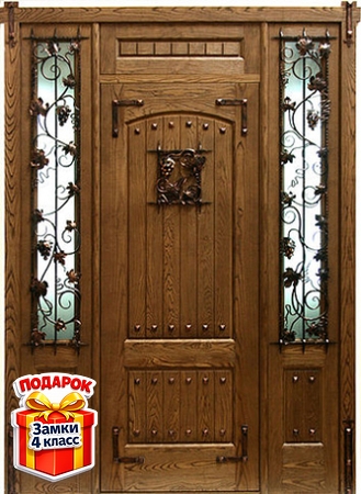 Металлическая дверь в парадную со стеклом, ковкой «виноград» и массивом