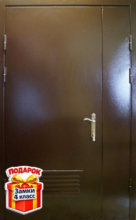 Металлическая полуторная техническая дверь с вентиляцией и коричневым порошковым напылением