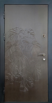 Металлическая дверь с коричневыми панелями МДФ с фрезеровкой «листья» Металлическая дверь с коричневыми панелями МДФ с фрезеровкой «листья»