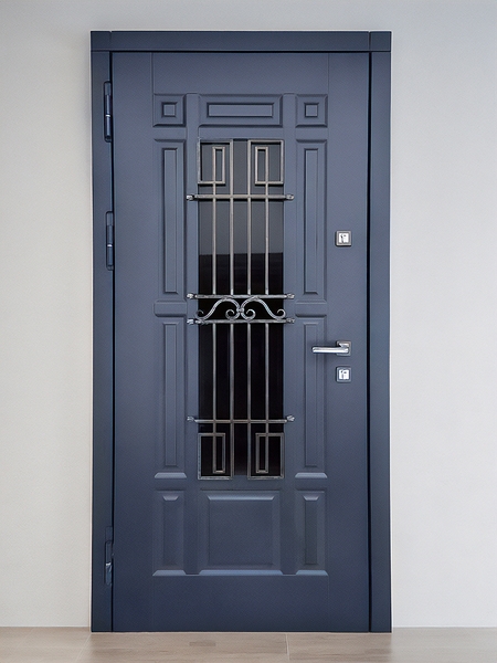 Входная уличная дверь со стеклопакетом и решеткой Входная уличная дверь со стеклопакетом и решеткой