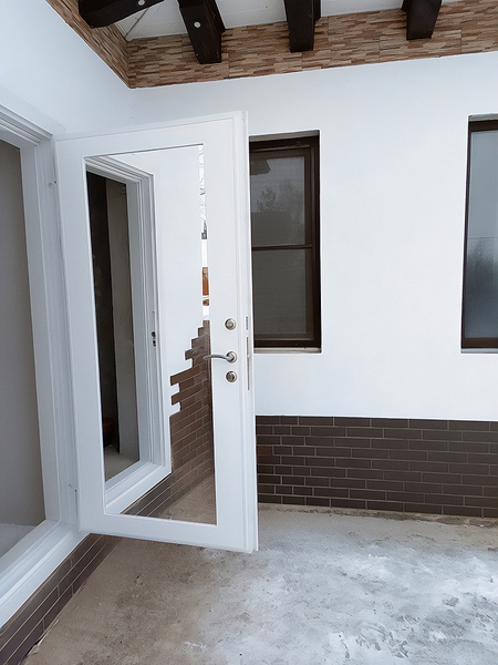 Входная металлическая дверь с зеркалом внутри Входная металлическая дверь с зеркалом внутри